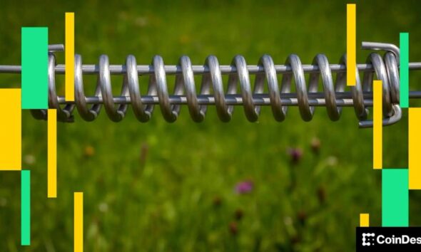 Altcoins, led by dash, heat up as bitcoin nears breakout: Crypto Markets Today