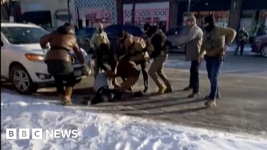 Video shows moments around fatal shooting in Minneapolis