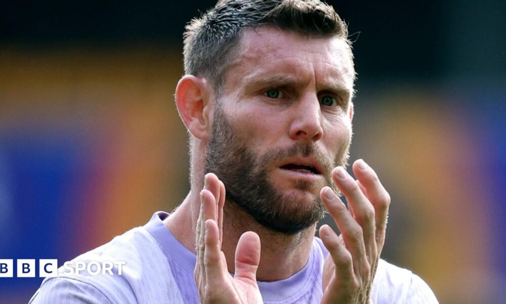 Manchester United head coach Ruben Amorim in a dark winter coat on the touchline before the 1-1 draw with Leeds
