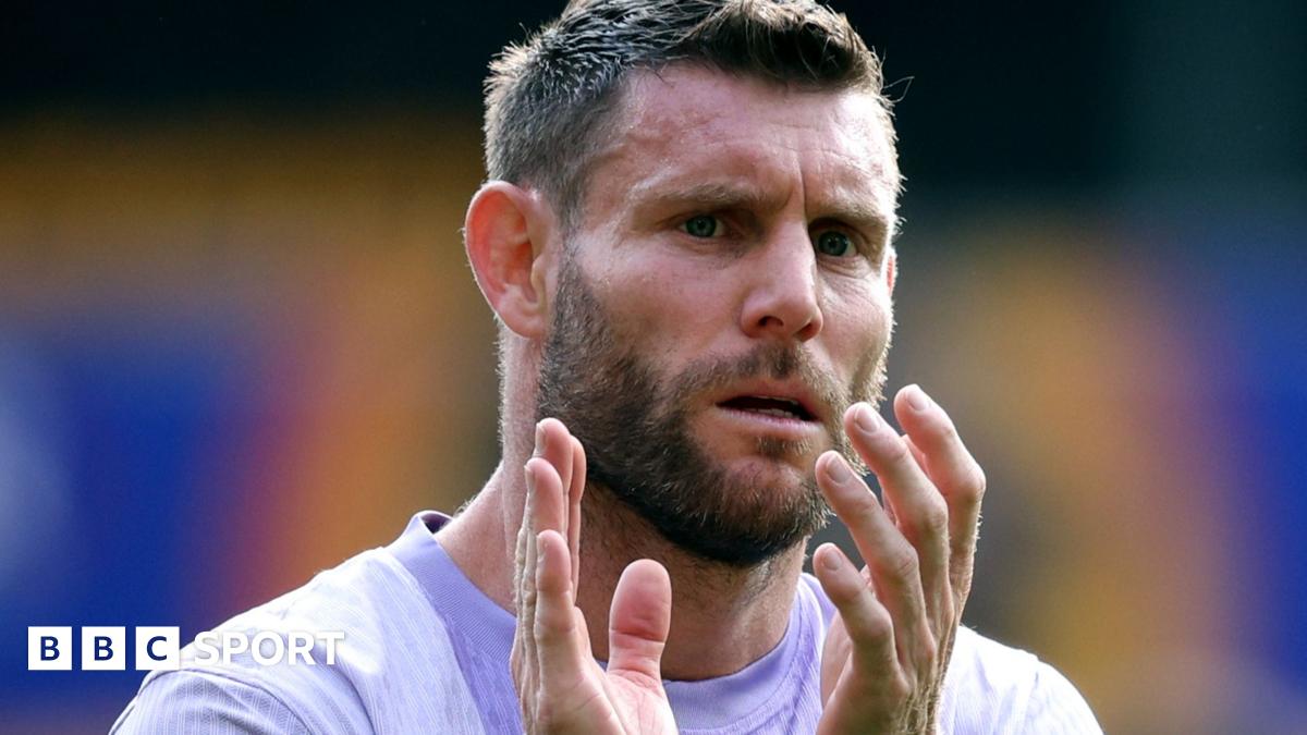 Manchester United head coach Ruben Amorim in a dark winter coat on the touchline before the 1-1 draw with Leeds
