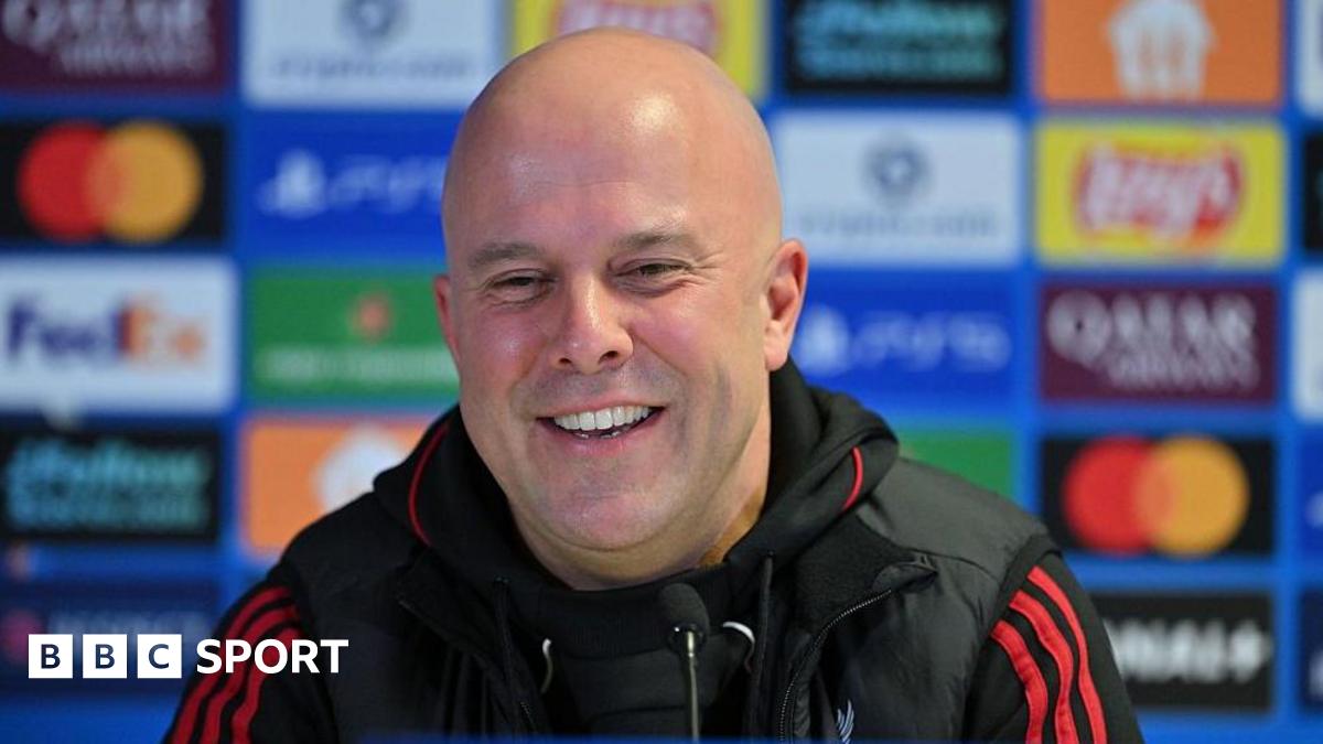 Arne Slot speaks to the media in Marseille.