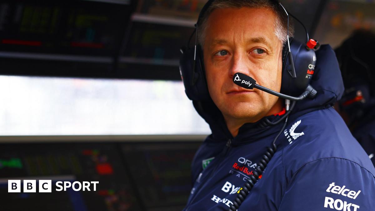 Manchester United head coach Ruben Amorim in a dark winter coat on the touchline before the 1-1 draw with Leeds