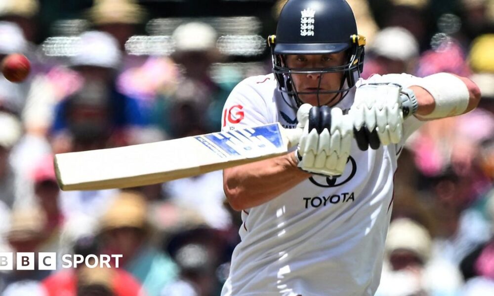 Manchester United head coach Ruben Amorim in a dark winter coat on the touchline before the 1-1 draw with Leeds