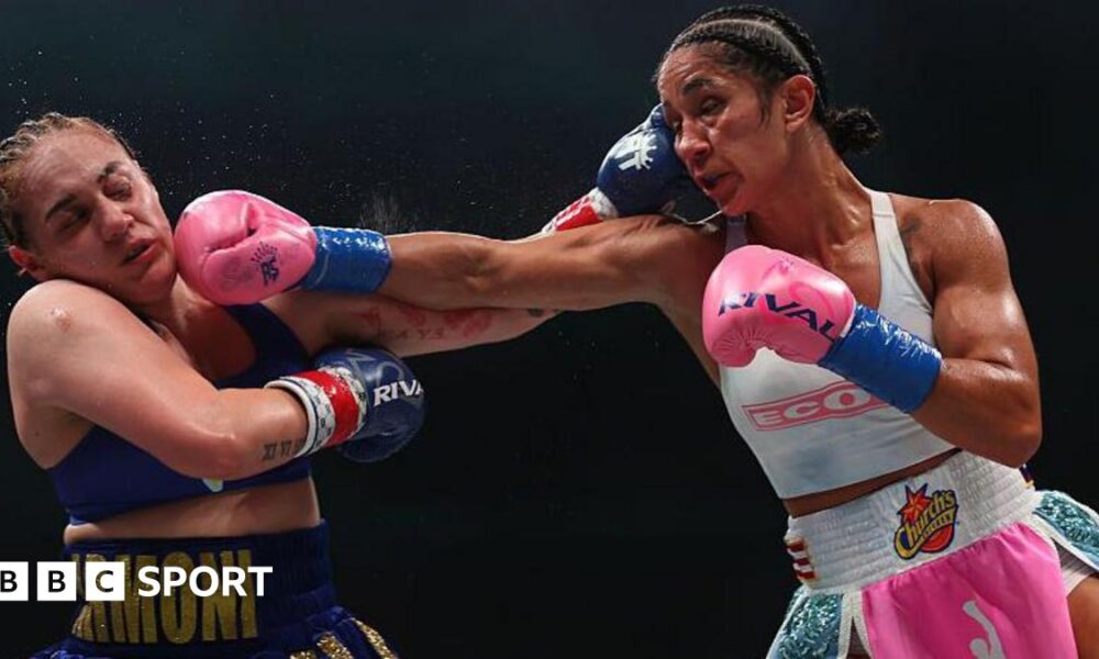 Amanda Serrano lands a right jab on Reina Tellez