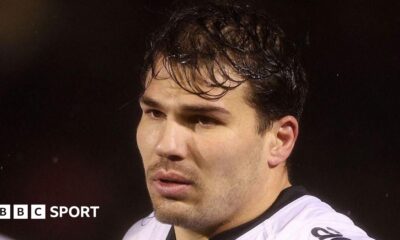 Saracens celebrate after beating Toulouse