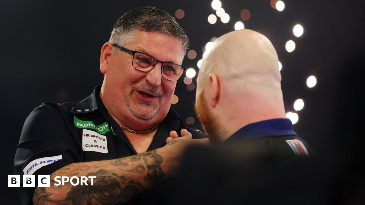 Gary Anderson smiles after his quarter-final victory