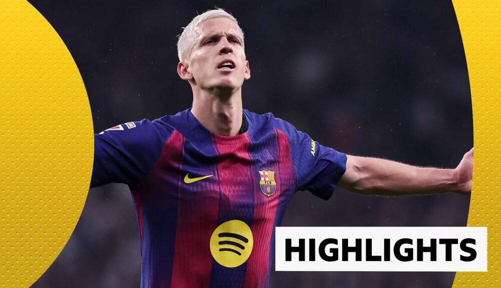 Dani Olmo celebrates with both arms stretched out in Barcelona kit