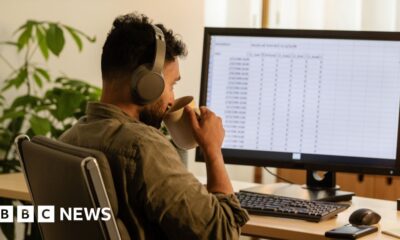 Workers cling to the software despite shift to AI