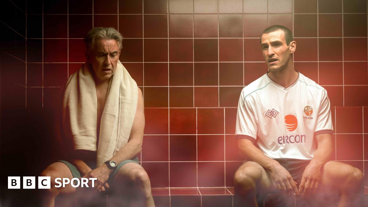 Steve Coogan as Mick McCarthy and Éanna Hardwicke as Roy Keane in the film Saipan