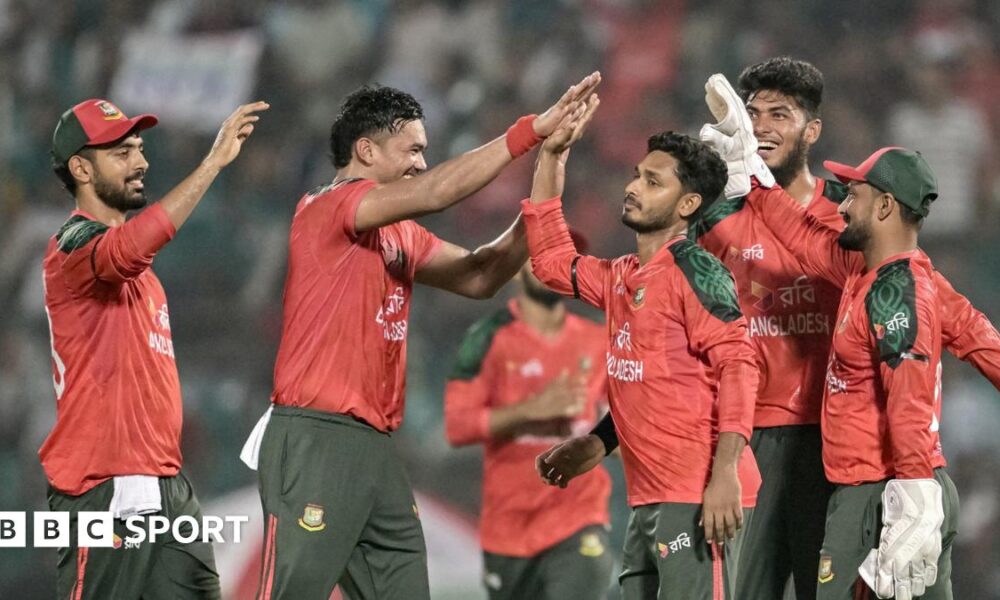 Bangladesh players celebrate wicket v West Indies