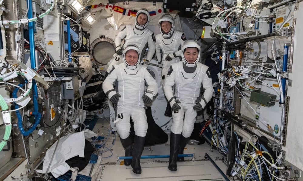 Nasa brings four astronauts back to Earth in first-ever medical evacuation