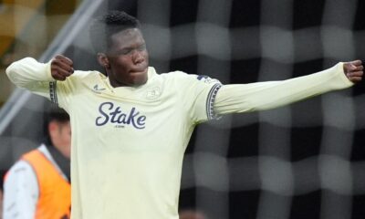 Hosts miss chance to close gap on Arsenal