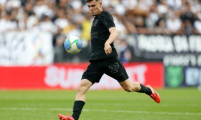 Breno Bidon in action for Corinthians