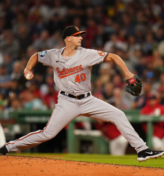 Tigers Sign Burch Smith To Minor League Deal