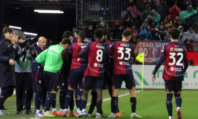 CAGLIARI, ITALY - JANUARY 17: Luca Mazzittelli of Cagliari celebrates his goal 1-0 with the team-mates during the Serie A match between Cagliari Calcio and Juventus FC at Stadio Sant'Elia on January 17, 2026 in Cagliari, Italy. (Photo by Enrico Locci/Getty Images)