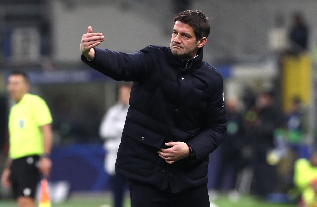 MILAN, ITALY - JANUARY 20: FC Internazionale coach Cristian Chivu issues instructions to his players during the UEFA Champions League 2025/26 League Phase MD7 match between FC Internazionale Milano and Arsenal FC at Stadio San Siro on January 20, 2026 in Milan, Italy. (Photo by Marco Luzzani/Getty Images)