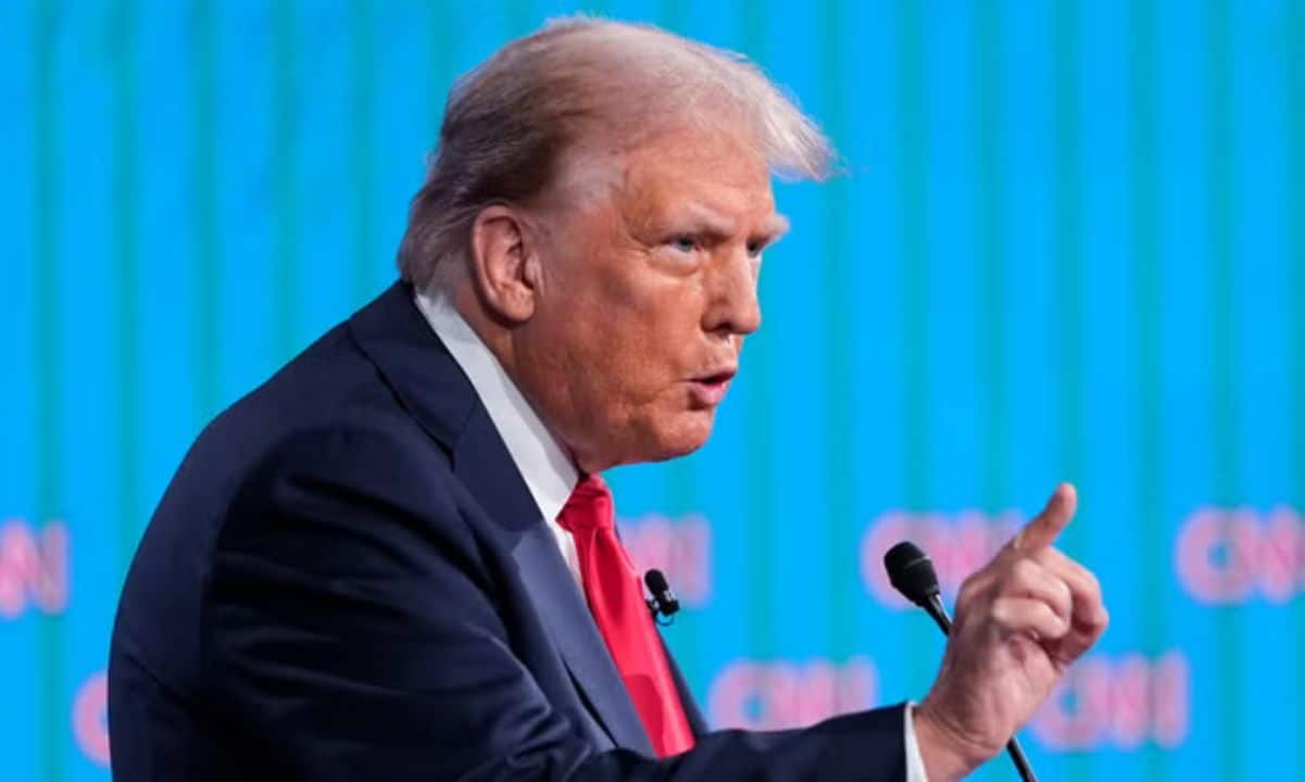 Bitcoin Steady at $90K Amid Trump Remarks on Venezuela, Maduro, and Mexico