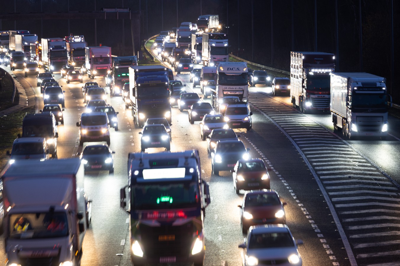 M6 grinds to a halt with all lanes closed after 'serious' crash as drivers hit with long delays