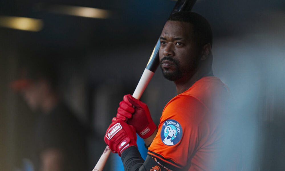 Blue Jays Re-Sign Eloy Jimenez To Minor League Deal