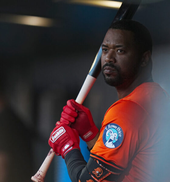 Blue Jays Re-Sign Eloy Jimenez To Minor League Deal