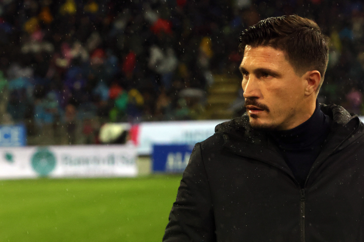CAGLIARI, ITALY - JANUARY 17: Cagliari's coach Fabio Pisacane looks on during the Serie A match between Cagliari Calcio and Juventus FC at Stadio Sant'Elia on January 17, 2026 in Cagliari, Italy. (Photo by Enrico Locci/Getty Images)