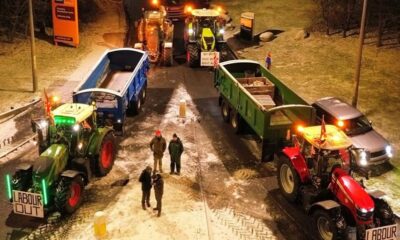 Farmers stage midnight blockade of supermarket depots over prices