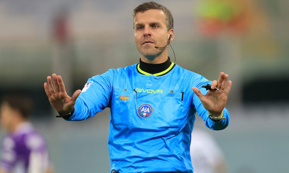 FLORENCE, ITALY - JANUARY 4: Federico La Penna referee reacts during the Serie A match between ACF Fiorentina and US Cremonese at Artemio Franchi on January 4, 2026 in Florence, Italy. (Photo by Gabriele Maltinti/Getty Images)