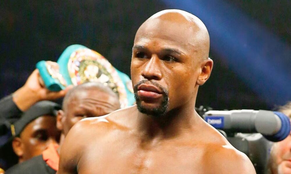 Hall of Fame referee says Floyd Mayweather should have really lost one fight
