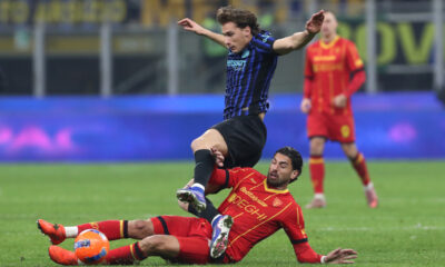 MILAN, ITALY - JANUARY 14: Francesco Pio Esposito of FC Internazionale Milano is challenged by Santiago Pierotti of US Lecce during the Serie A match between FC Internazionale and US Lecce at Giuseppe Meazza Stadium on January 14, 2026 in Milan, Italy. (Photo by Marco Luzzani/Getty Images)