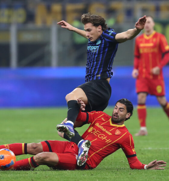 MILAN, ITALY - JANUARY 14: Francesco Pio Esposito of FC Internazionale Milano is challenged by Santiago Pierotti of US Lecce during the Serie A match between FC Internazionale and US Lecce at Giuseppe Meazza Stadium on January 14, 2026 in Milan, Italy. (Photo by Marco Luzzani/Getty Images)