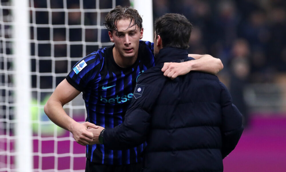 MILAN, ITALY - JANUARY 14: Francesco Pio Esposito of FC Internazionale Milano celebrates scoring his team's first goal with his Head Coach, Cristian Chivu, during the Serie A match between FC Internazionale and US Lecce at Giuseppe Meazza Stadium on January 14, 2026 in Milan, Italy. (Photo by Marco Luzzani/Getty Images)
