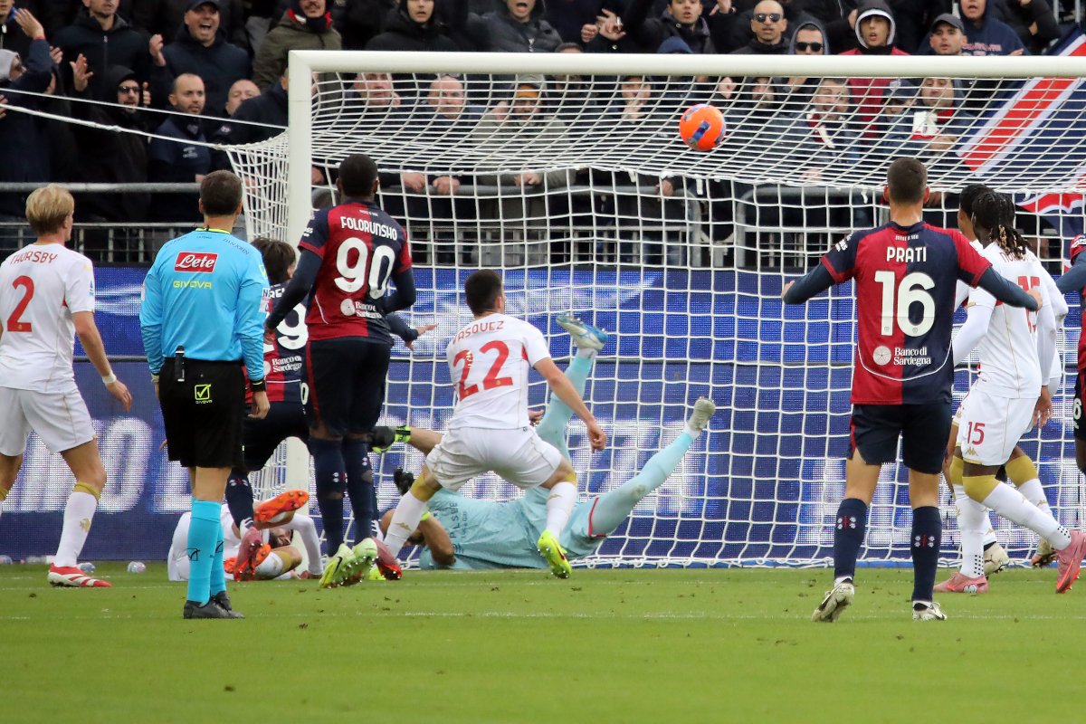 CAGLIARI, ITALY - NOVEMBER 22: Gennaro Borrelli of Cagliari scores his goal 3-2 during the Serie A match between Cagliari Calcio and Genoa CFC at Stadio Sant
