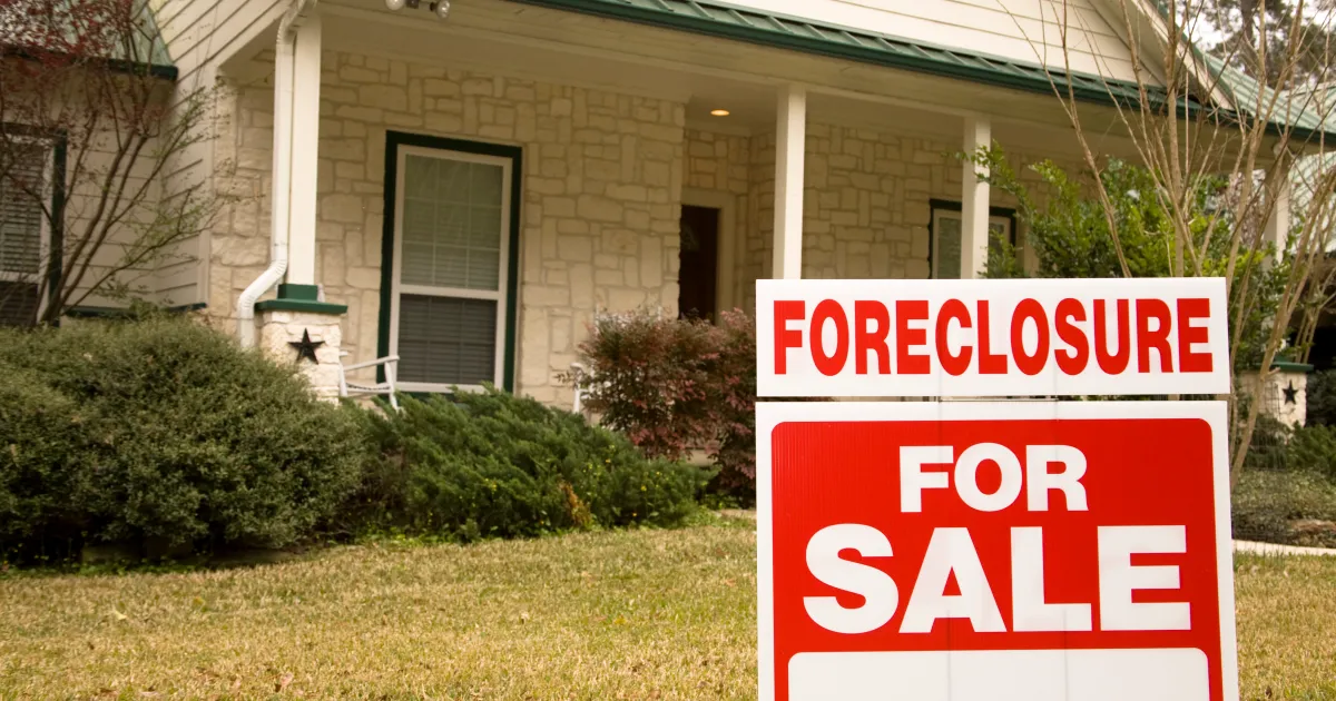 Banks take back 367,000 homes in foreclosure surge across US