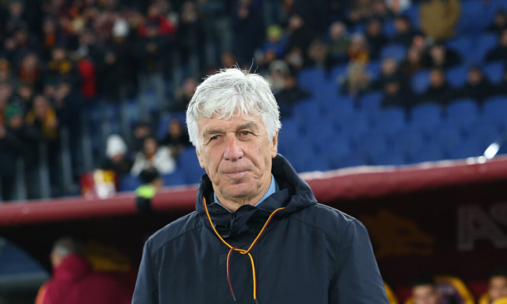 ROME, ITALY - JANUARY 10: AS Roma head coach Gian Piero Gasperini looks on during the Serie A match between AS Roma and US Sassuolo Calcio at Stadio Olimpico on January 10, 2026 in Rome, Italy. (Photo by Paolo Bruno/Getty Images)