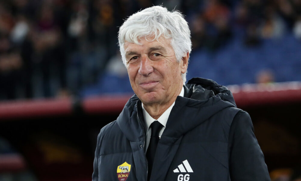 ROME, ITALY - NOVEMBER 09: Gian Piero Gasperini, Head Coach of AS Roma, looks on during the Serie A match between AS Roma and Udinese Calcio at Stadio Olimpico on November 09, 2025 in Rome, Italy. (Photo by Paolo Bruno/Getty Images)