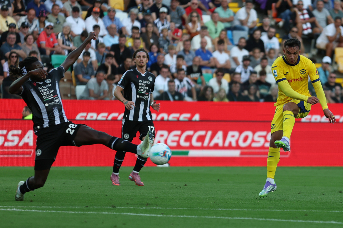 UDINE, ITALY - AUGUST 25: Giovane of Verona takes a shot at goal during the Serie A match between Udinese Calcio and Hellas Verona FC at Stadio Friuli on August 25, 2025 in Udine, Italy. (Photo by Timothy Rogers/Getty Images)