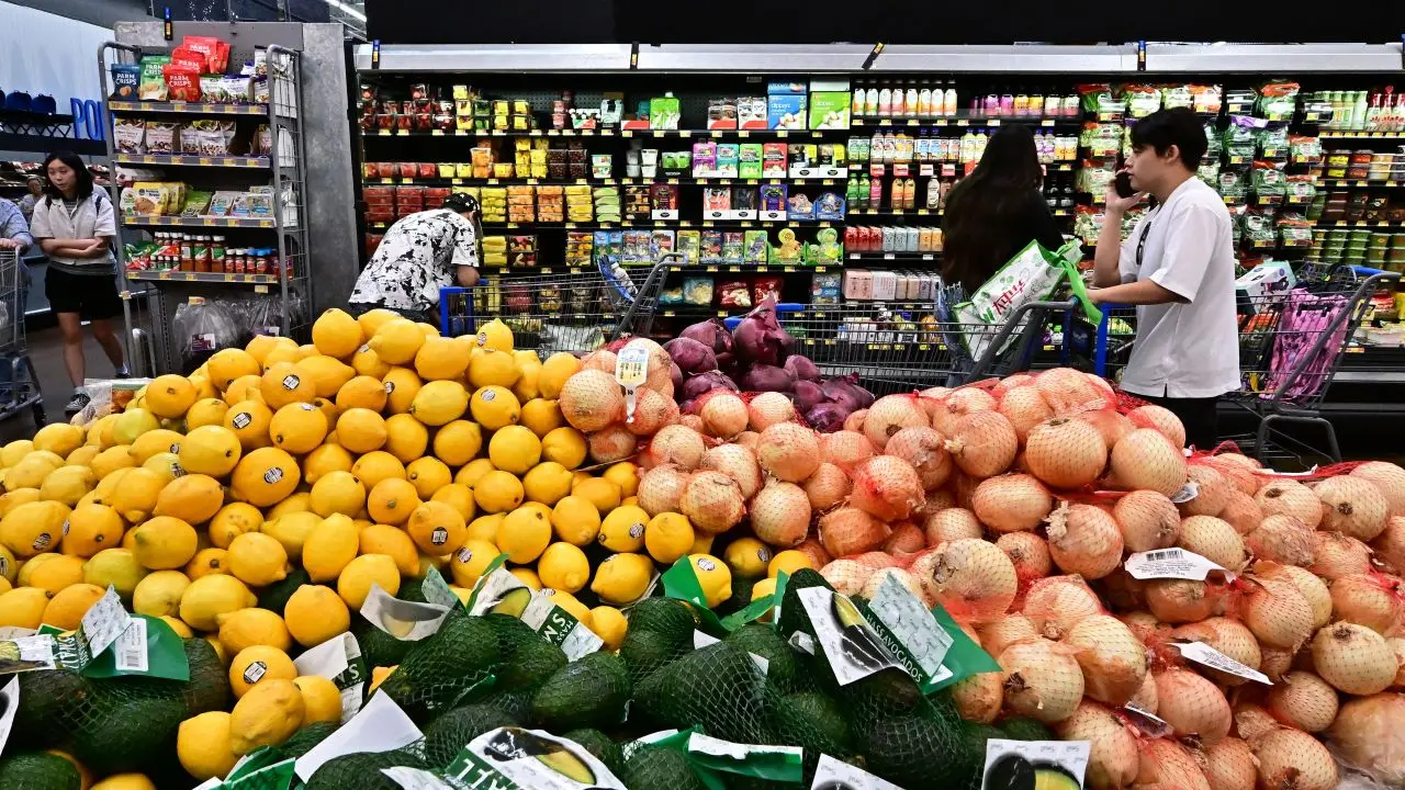 Consumer confidence drops to lowest level since 2014 in January survey