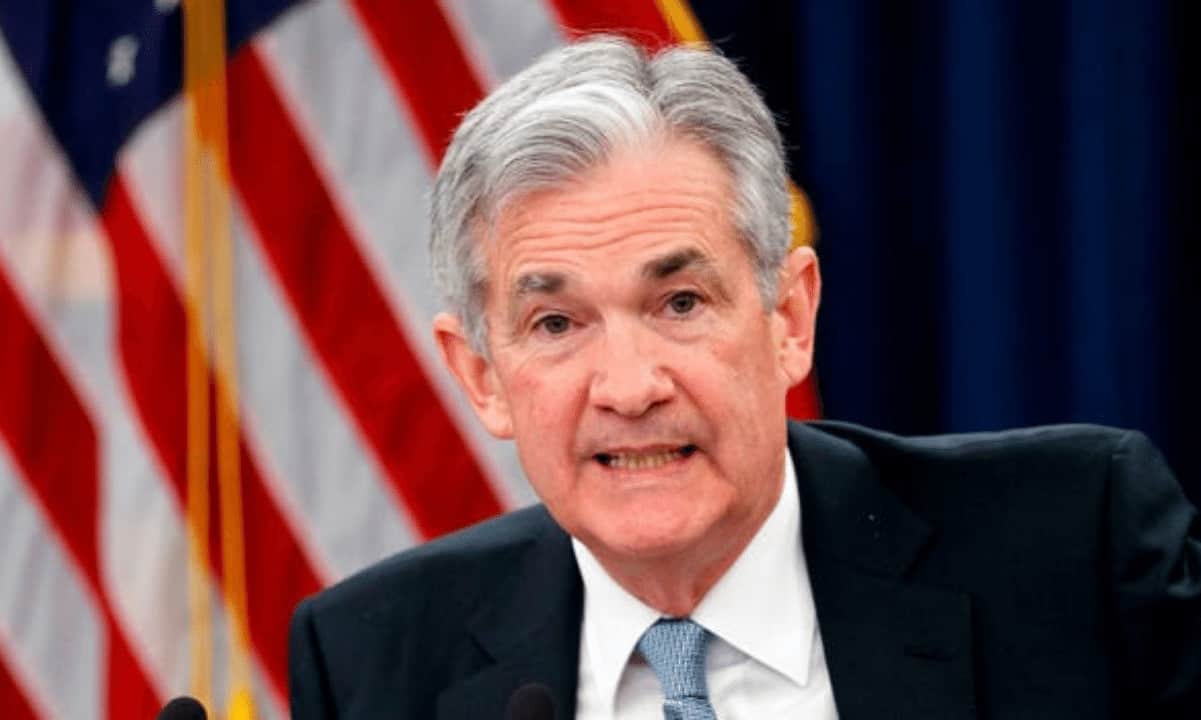 Bitcoin and Gold React to Growing Conflict Between Trump and Powell