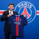 Khvicha Kvaratskhelia holds up his PSG shirt after signing from Serie A side Napoli (@PSG_Inside)