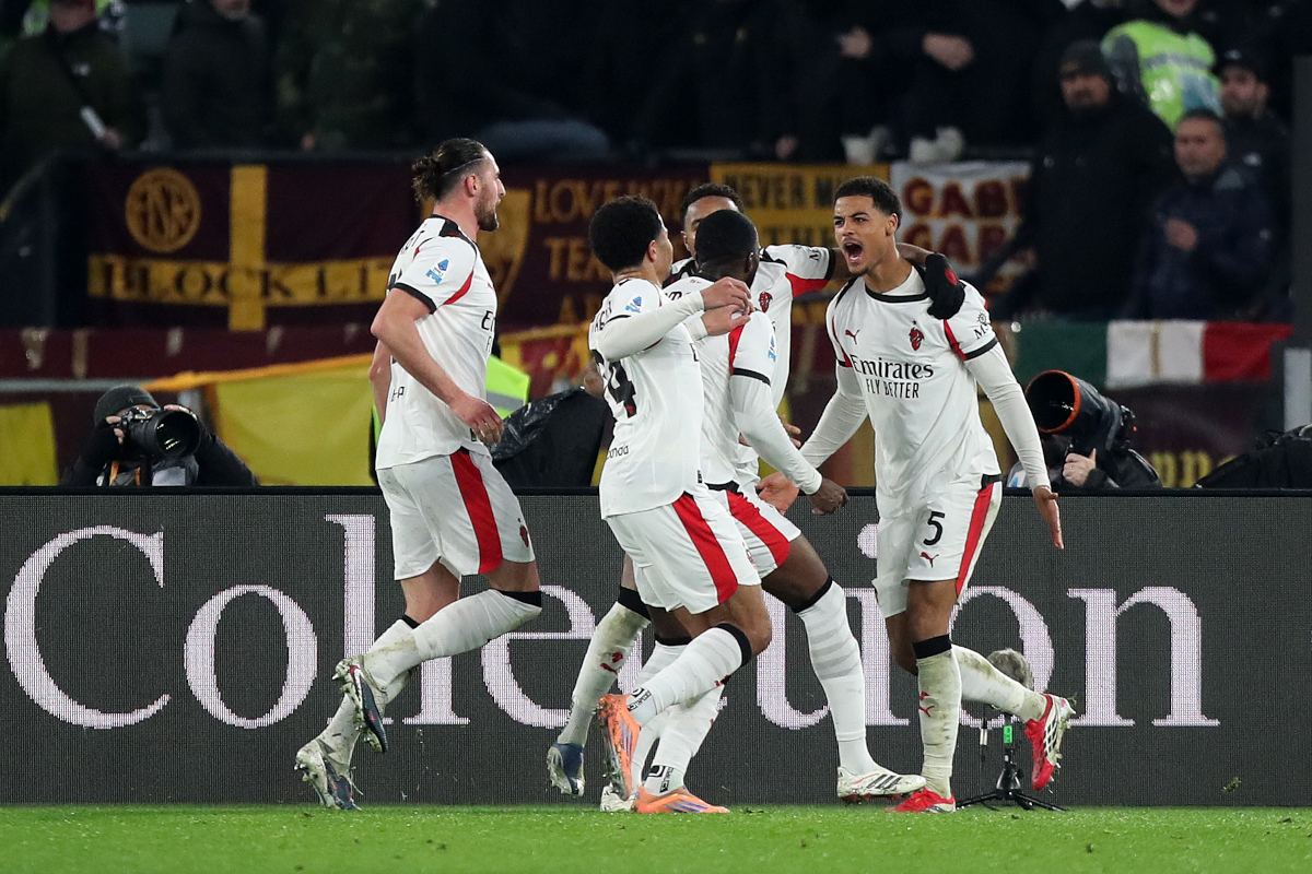ROME, ITALY - JANUARY 25: Koni De Winter of AC Milan celebrates with teammates after scoring his team's first goal during the Serie A match between AS Roma and AC Milan at Stadio Olimpico on January 25, 2026 in Rome, Italy. (Photo by Paolo Bruno/Getty Images)