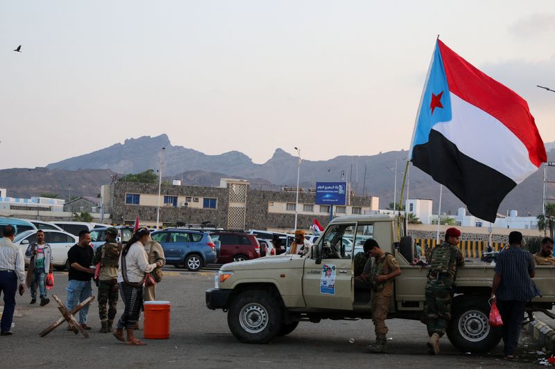 Yemeni government accuses separatists of Aden restrictions