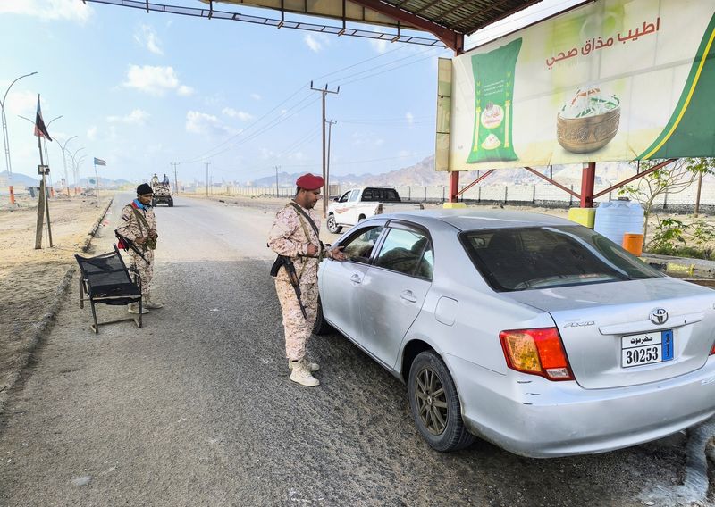 Saudi coalition says separatist leader fled Yemen with UAE help, advances in Aden