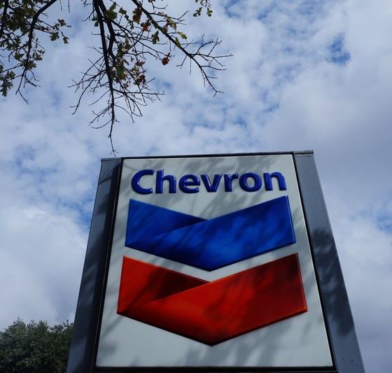 Chevron competes with rivals for Venezuelan oil sales, sources say