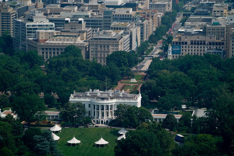 Governors head to White House on Friday to unveil sign to curb power prices, sources say