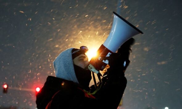 U.S. judge orders curbs on immigration agents’ conduct toward Minnesota protesters