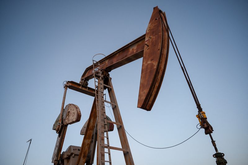 Oil prices fall as risks from Kazakh production halt subside