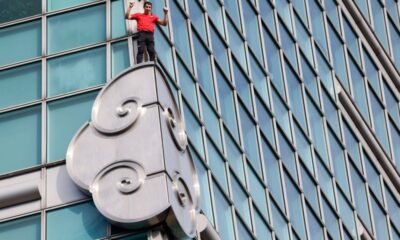 US climber scales Taiwan’s tallest building Taipei 101 without ropes