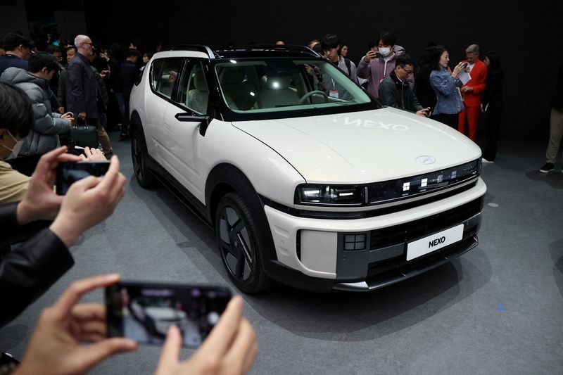 Shares in South Korean automakers slide after Trump post on raising tariffs