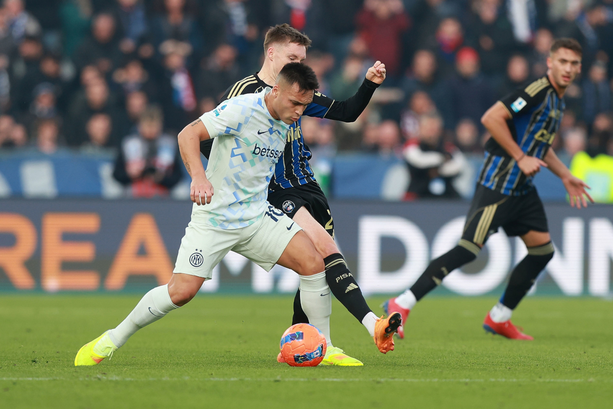 PISA, ITALY - NOVEMBER 30: Lautaro Martinez of FC Internazionale in action against Michel Aebischer of Pisa Sporting Club during the Serie A match between Pisa SC and FC Internazionale at Arena Garibaldi on November 30, 2025 in Pisa, Italy. (Photo by Gabriele Maltinti/Getty Images)