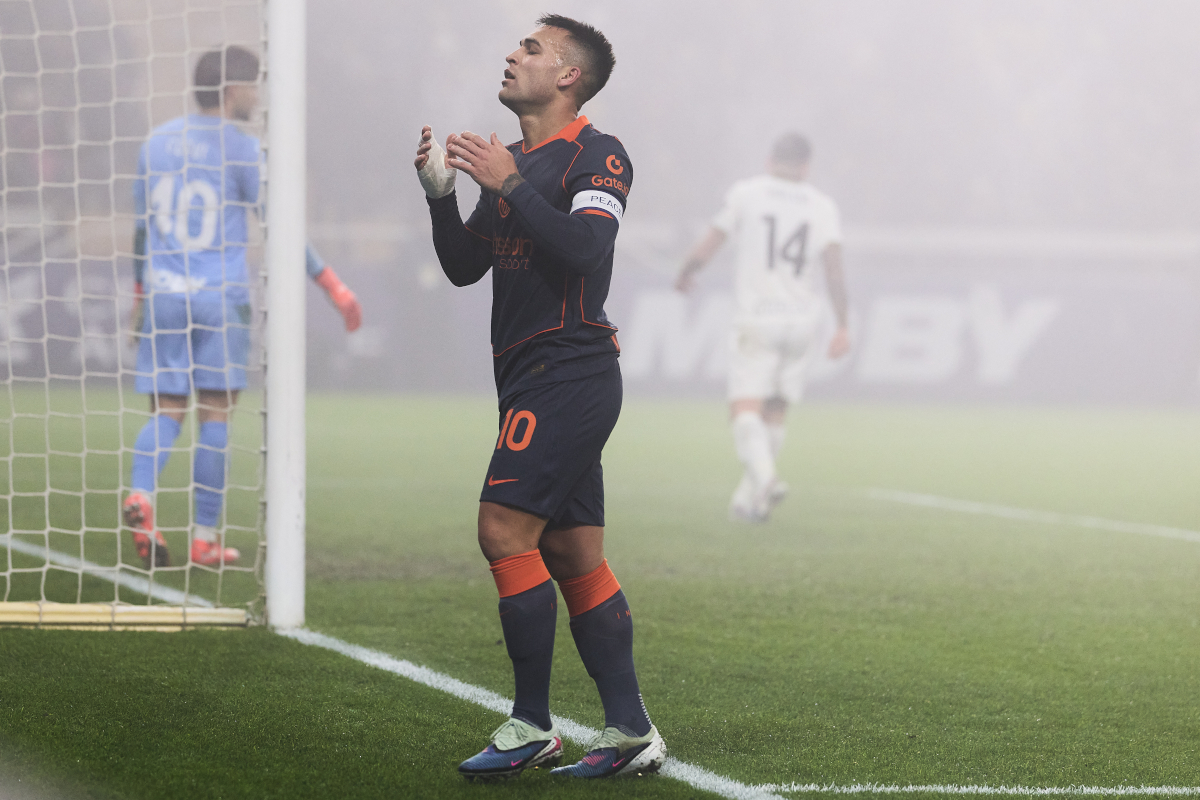 PARMA, ITALY - JANUARY 07: Lautaro Martinez of FC Internazionale looks dejected after miss a chance during the Serie A match between Parma Calcio 1913 and FC Internazionale at Stadio Ennio Tardini on January 07, 2026 in Parma, Italy. (Photo by Emmanuele Ciancaglini/Getty Images)